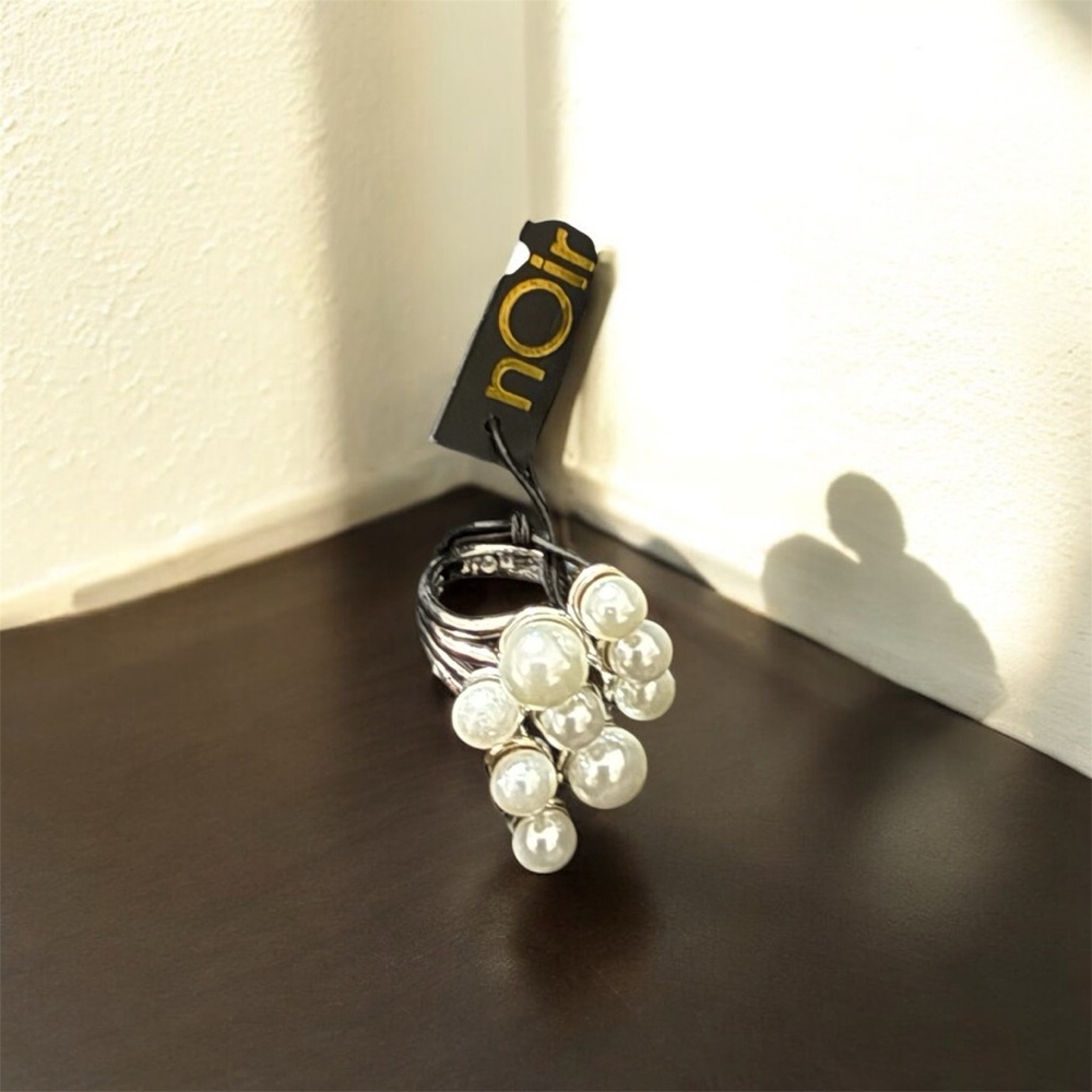Noir Pearl Cluster Ring Silver Tone Size 6